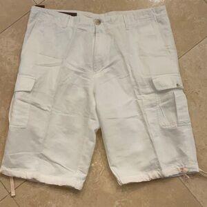 PERRY ELLIS MEN’S SHORTS IN SIZE 34.
